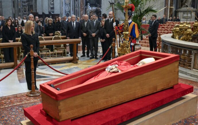 Doble moral y mentira de la dictadura en el mensaje de condolencia por la muerte del papa Francisco