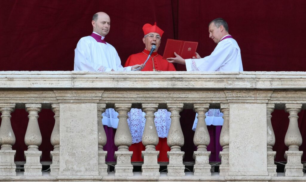 León XIV, el cardenal Robert Prevost, un papa estadounidense-peruano