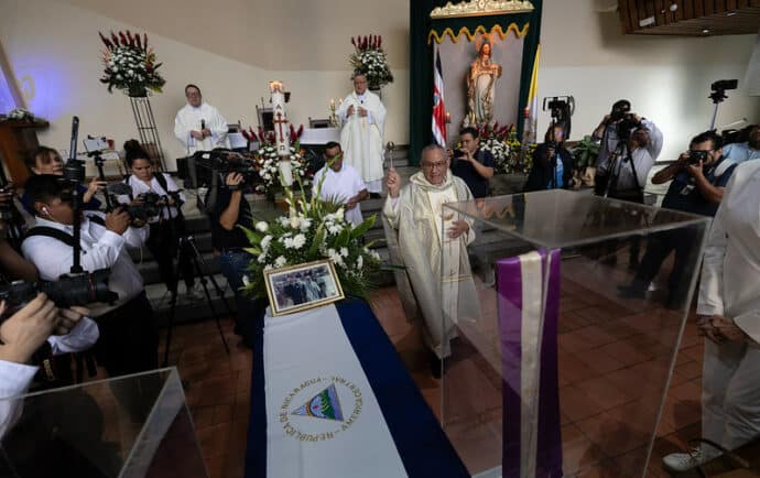 Doña Violeta, la vida que se vive con facilidad se enseña