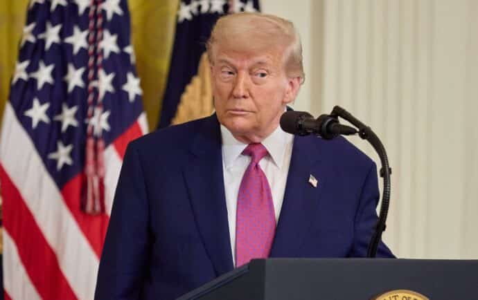Trump golpea al campo, endurece la represión migratoria en Florida y cancela permisos de trabajo a ‘paroleados’