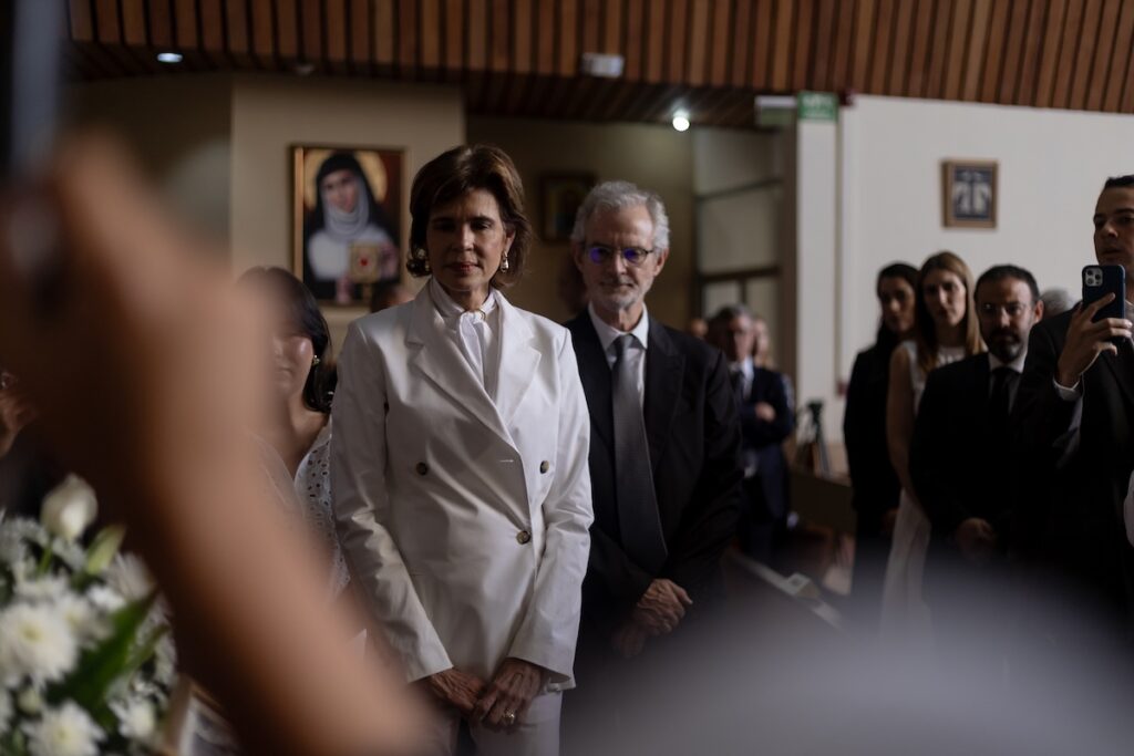 Doña Violeta murió en el exilio, pero su legado volvió a parir esperanza: una crónica de su funeral