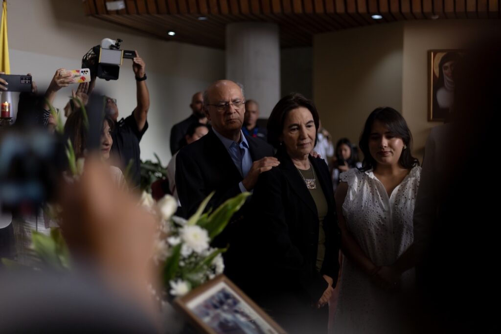 Doña Violeta murió en el exilio, pero su legado volvió a parir esperanza: una crónica de su funeral