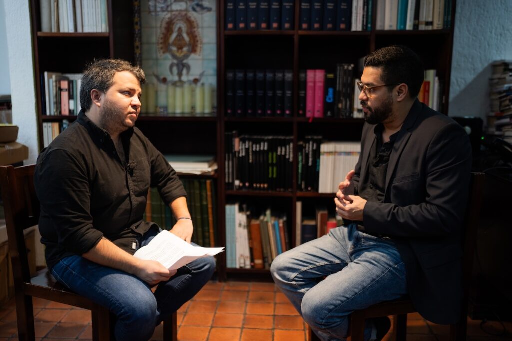 “Bukele acabó con las pandillas… y con la democracia en El Salvador”