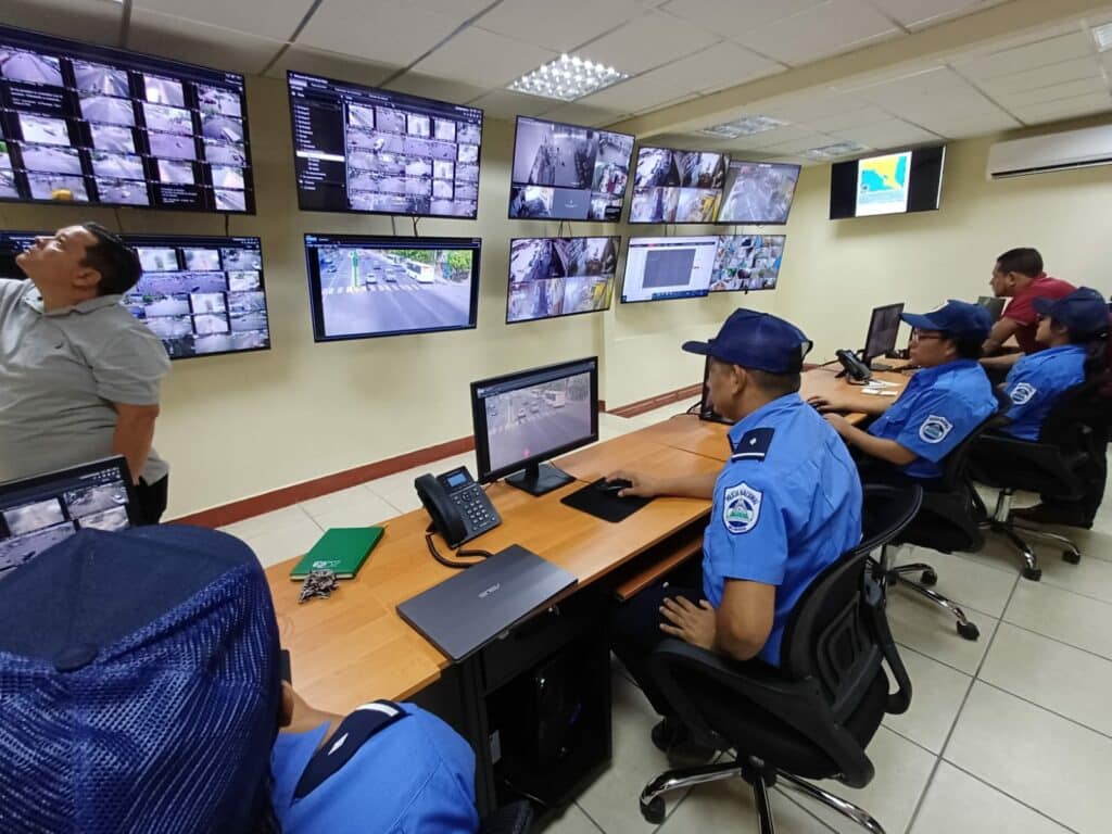 ¿Cómo el sistemas de denuncias anónimas en línea de la Policía Nacional pone en peligro a personas inocentes?