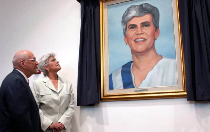 La muerte de “doña Viole” y el país que no conocí