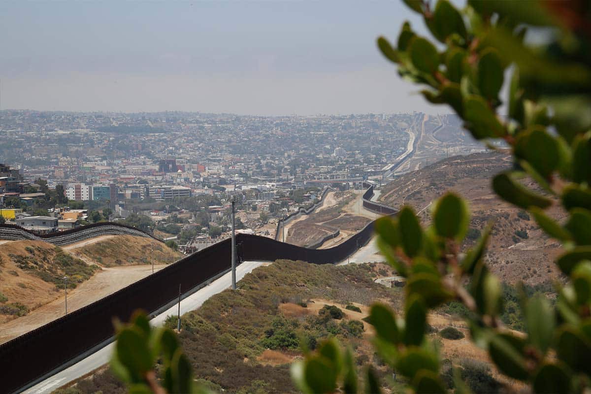 Viaje a la frontera blindada de Donald Trump: “¡No vengan…! o habrá consecuencias”