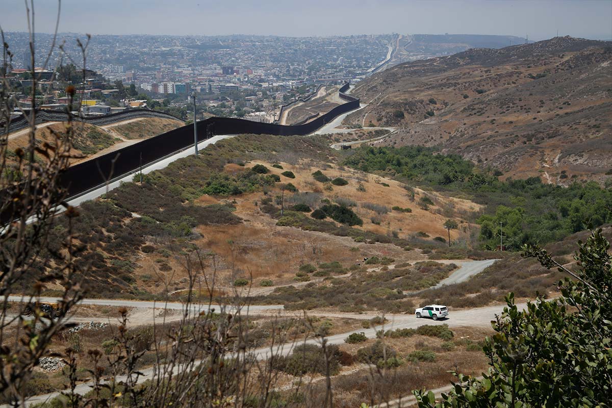 Viaje a la frontera blindada de Donald Trump: “¡No vengan…! o habrá consecuencias”