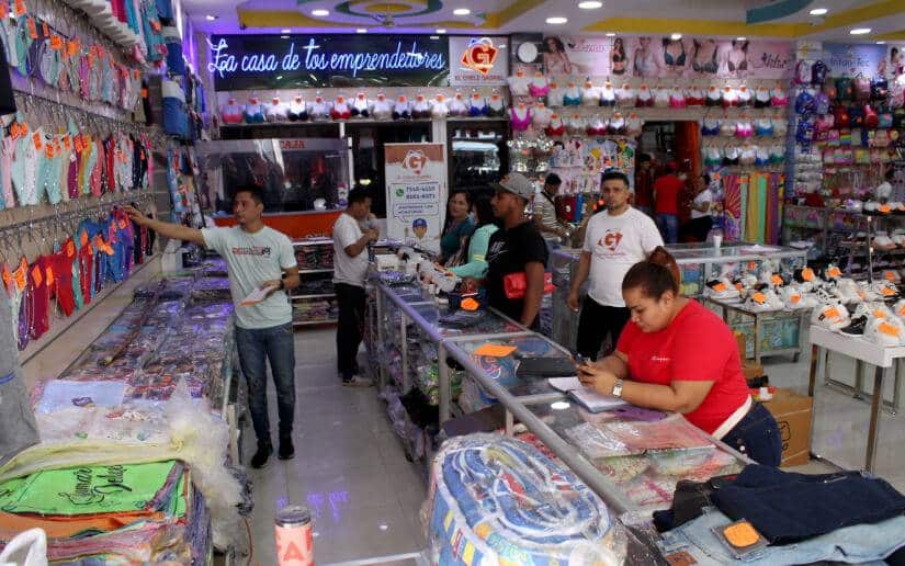 Más títulos que empleos disponibles: la realidad que enfrenta la nueva generación de profesionales en Nicaragua