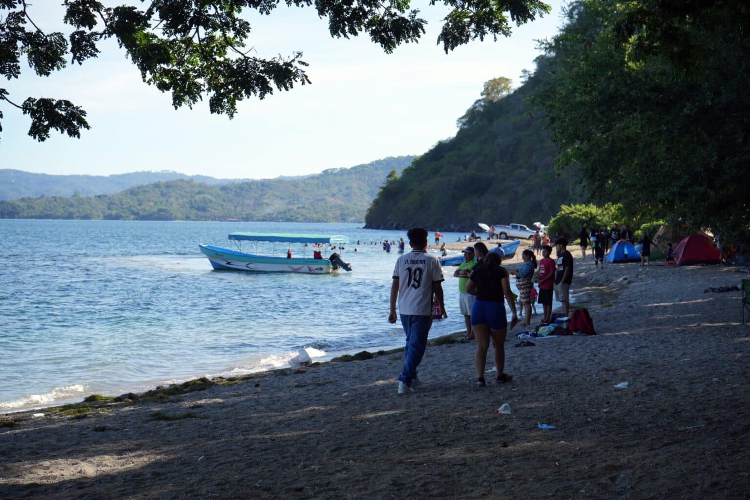 Lago de Ilopango: los nuevos dueños en la ribera orbitan al clan Bukele