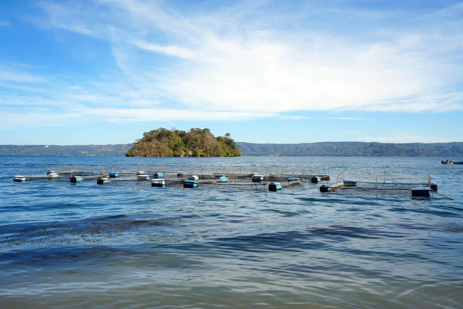 Lago de Ilopango: los nuevos dueños en la ribera orbitan al clan Bukele