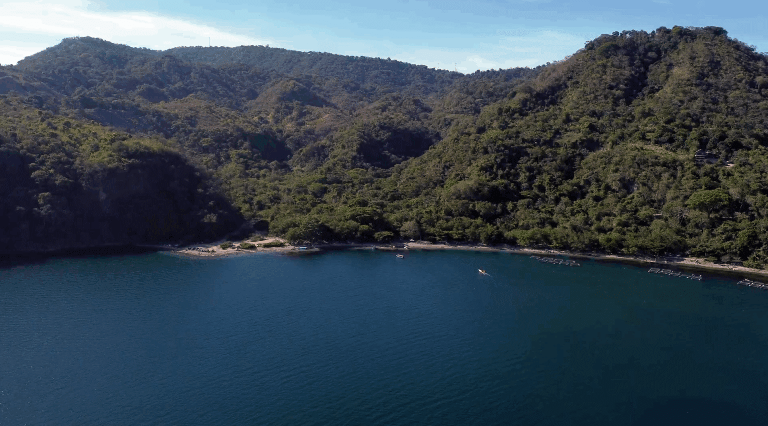 Lago de Ilopango: los nuevos dueños en la ribera orbitan al clan Bukele