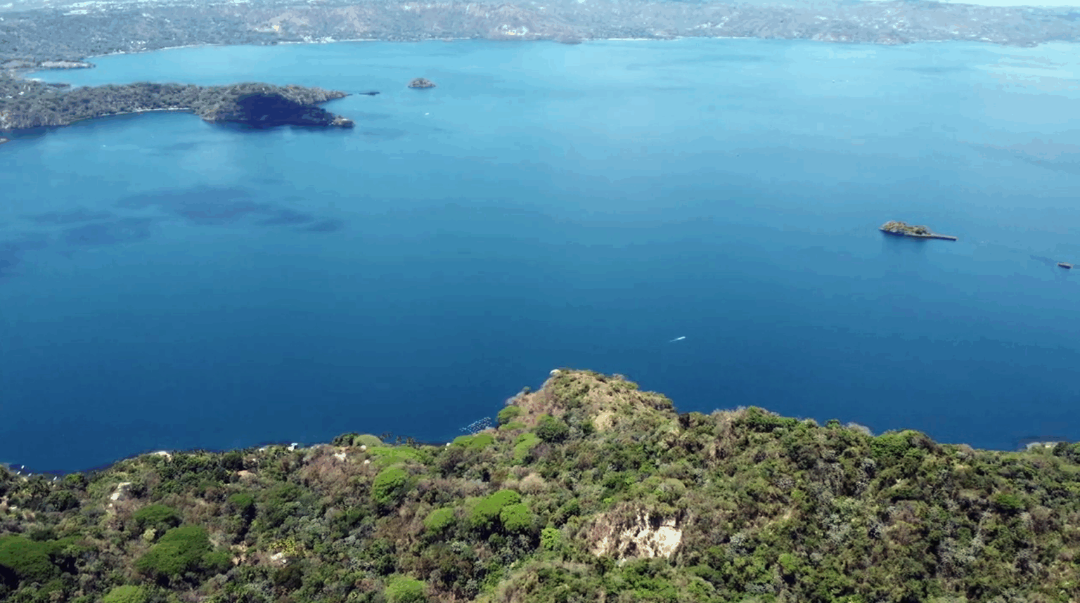 Lago de Ilopango: los nuevos dueños en la ribera orbitan al clan Bukele