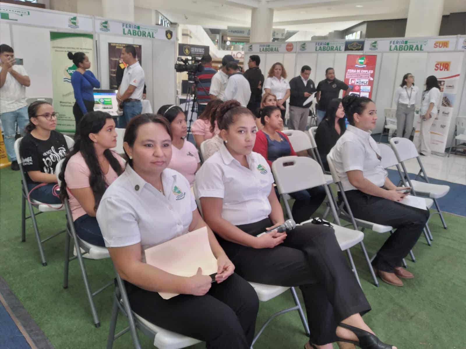 Más títulos que empleos disponibles: la realidad que enfrenta la nueva generación de profesionales en Nicaragua