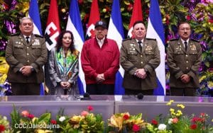 Daniel Ortega y Rosario Murillo en un acto con altos mandos del Ejército de Nicaragua Foto/El19Digital