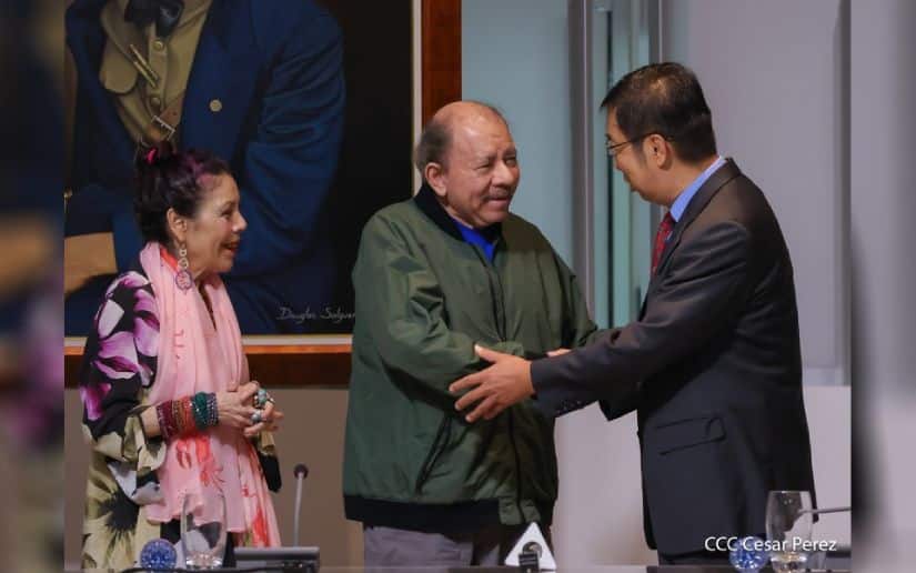 Entre la eventual salida del CAFTA y la alta posibilidad de “comer mierda”