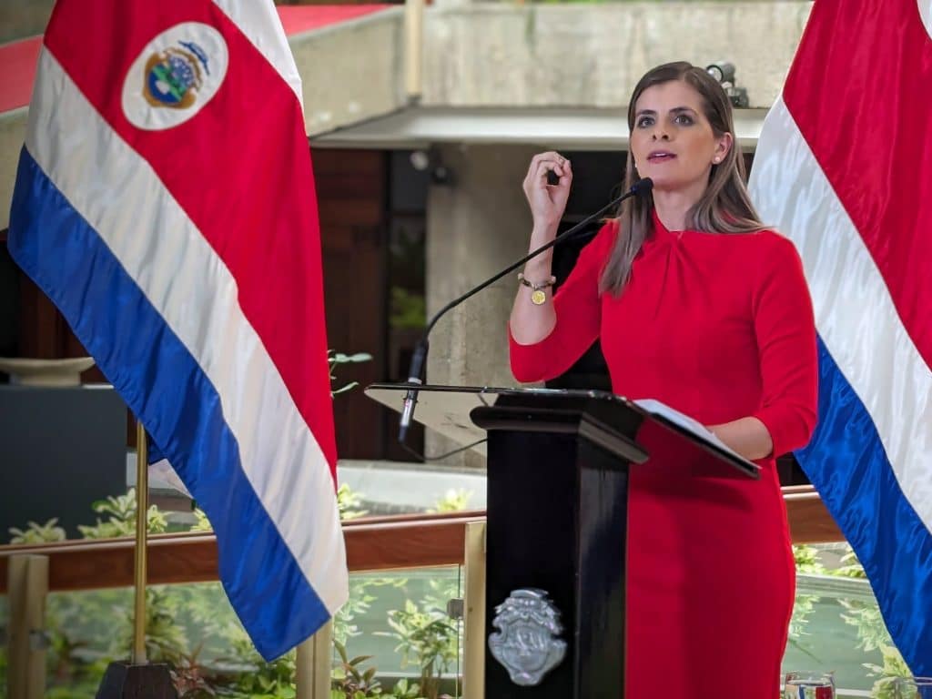 Costa Rica entra a batalla electoral con el protagonismo inflamable de Rodrigo Chaves