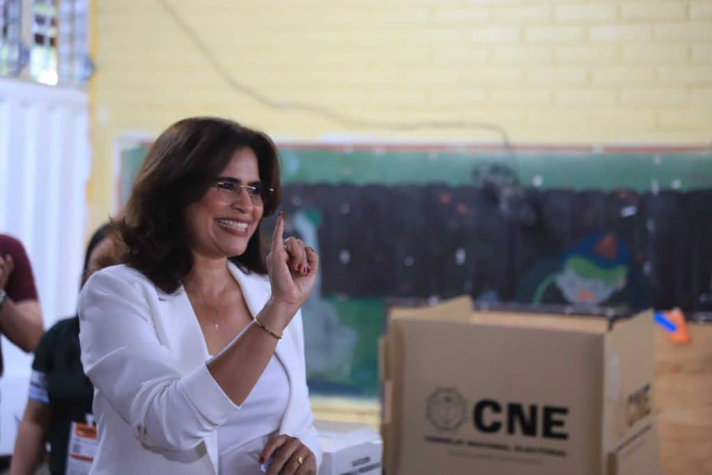 Encuestas prohibidas y campañas de desinformación tensan las elecciones hondureñas