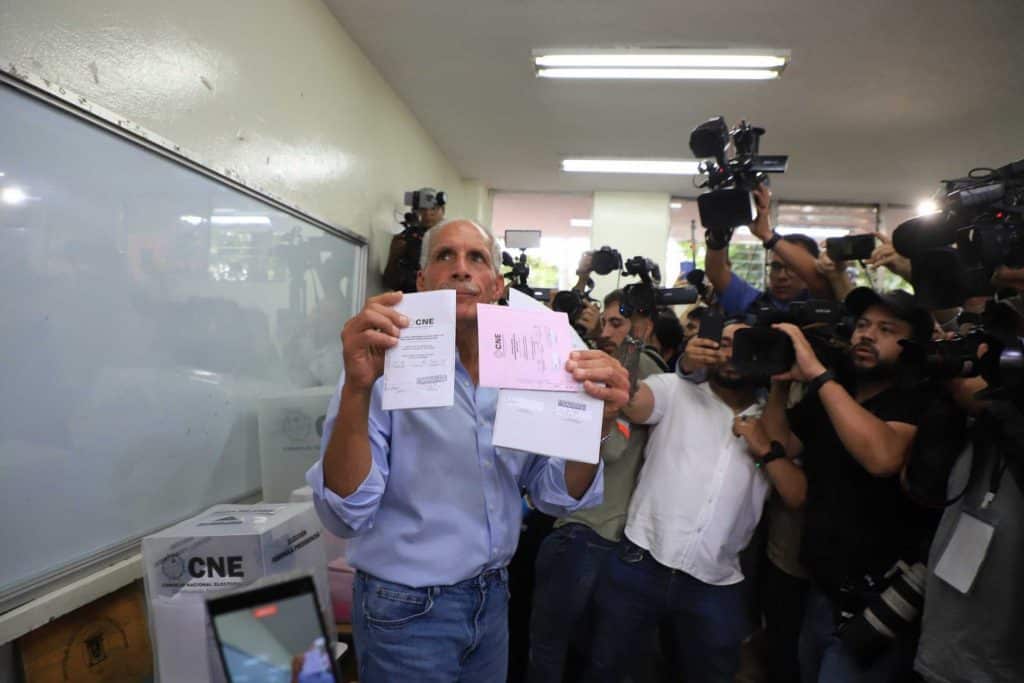 Encuestas prohibidas y campañas de desinformación tensan las elecciones hondureñas