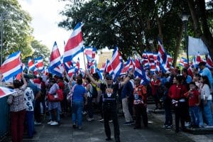 Rodrigo Chaves contra el árbitro electoral: el pulso que Costa Rica no conocía