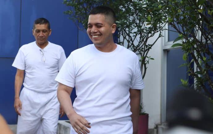 El Salvador libera a dos activistas tras forzarlos a una confesión de culpabilidad