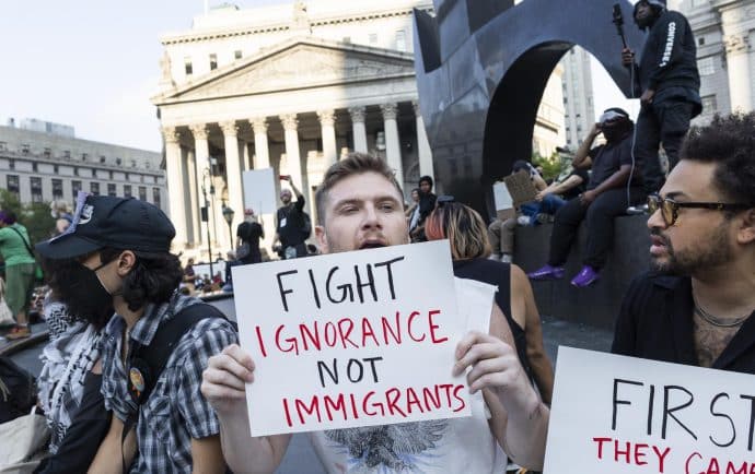 Parálisis migratoria: Trump congela el asilo global y pone bajo la lupa a residentes legales
