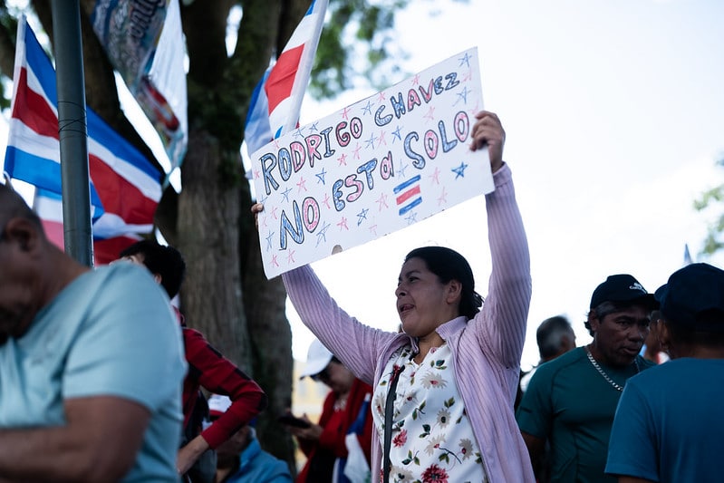 Problemas en el paraíso: la “centroamericanización” de Costa Rica y el chavismo de rasgos autoritarios