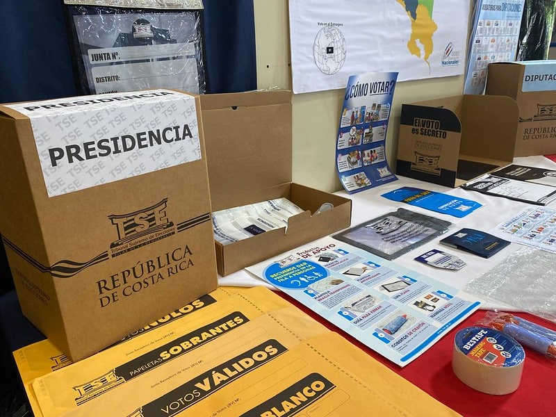 Problemas en el paraíso: la “centroamericanización” de Costa Rica y el chavismo de rasgos autoritarios