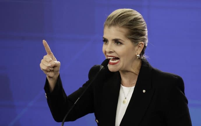 El chavismo acaricia el triunfo en primera vuelta ante el colapso opositor