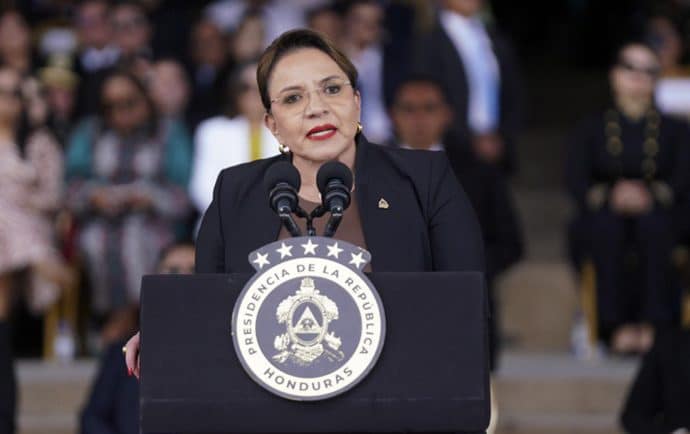 Honduras: El “voto por voto” de Castro frente al muro de la institucionalidad