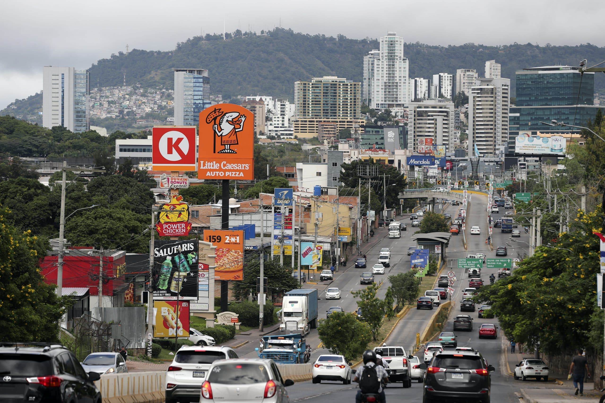 Taxistas versus plataformas digitales de “raid”: la disputa legal que Centroamérica no resuelve
