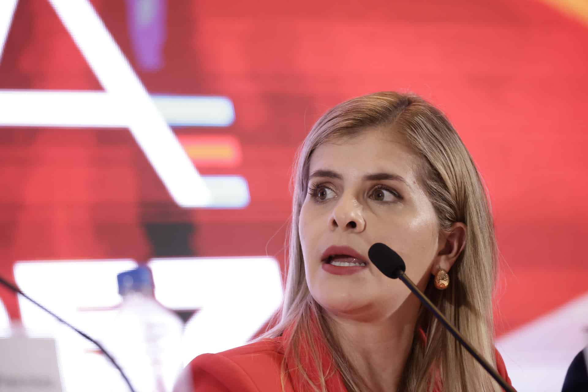 Laura Fernández apuesta por Bukele y mantiene el silencio ante el régimen Ortega-Murillo