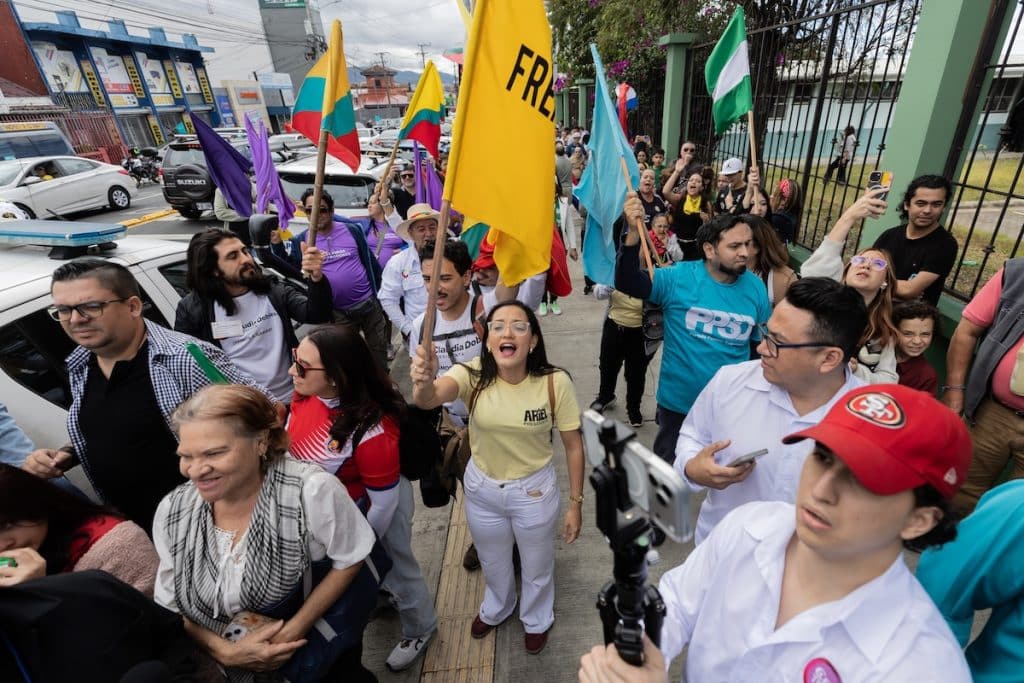 Costa Rica asiste a una votación empañada por una escalada inédita de confrontación política en su historia democrática