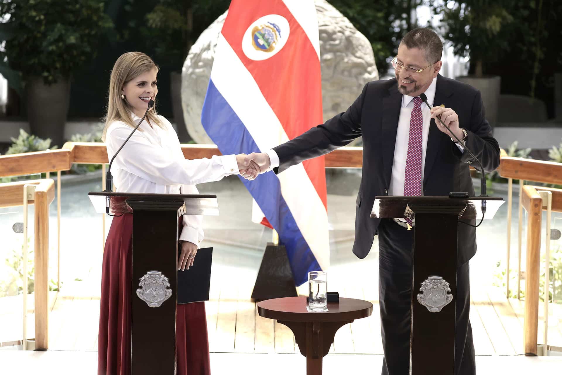 Chaves nombra a presidenta electa como ministra para asegurar continuidad política en Costa Rica