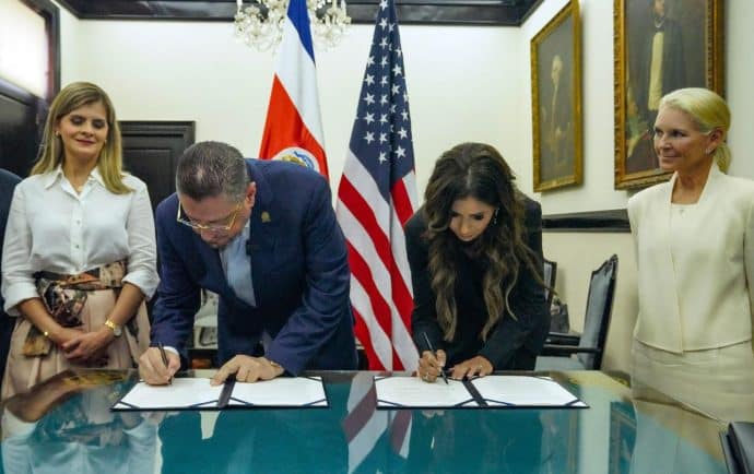 Pacto Chaves-Trump convierte a Costa Rica en la “sala de espera” de deportados en la región