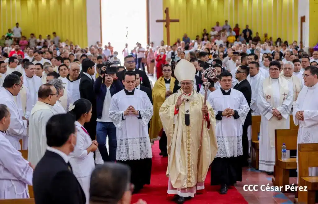 Nazarenos sin calle: la octava Semana Santa confinada que el régimen copresidencial vende como libertad ante Estados Unidos