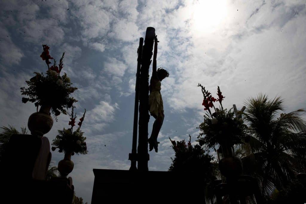 Nazarenos sin calle: la octava Semana Santa confinada que el régimen copresidencial vende como libertad ante Estados Unidos