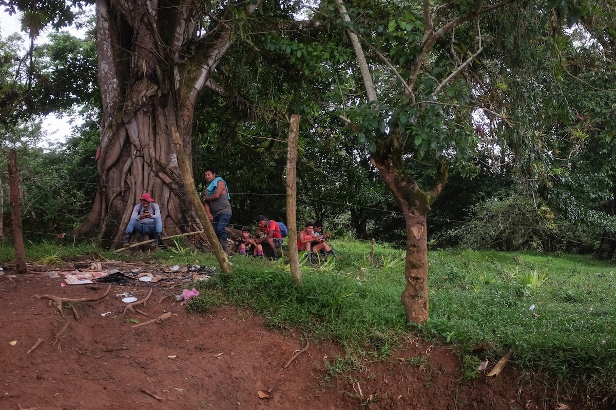 La ruta del mercurio: el metal tóxico que cruza de Nicaragua a Costa Rica oculto en goteros para los ojos