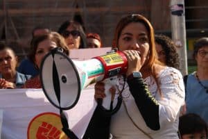 Anatomía de un cerco: irse para sobrevivir, quedarse para resistir en El Salvador de Bukele