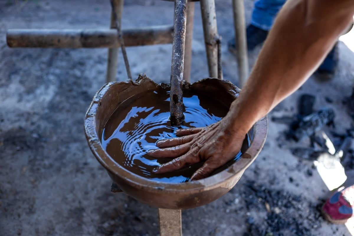 La ruta del mercurio: el metal tóxico que cruza de Nicaragua a Costa Rica oculto en goteros para los ojos