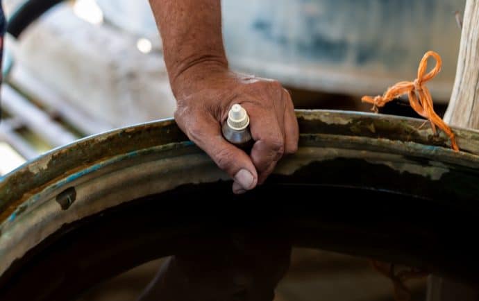 La ruta del mercurio: el metal tóxico que cruza de Nicaragua a Costa Rica oculto en goteros para los ojos