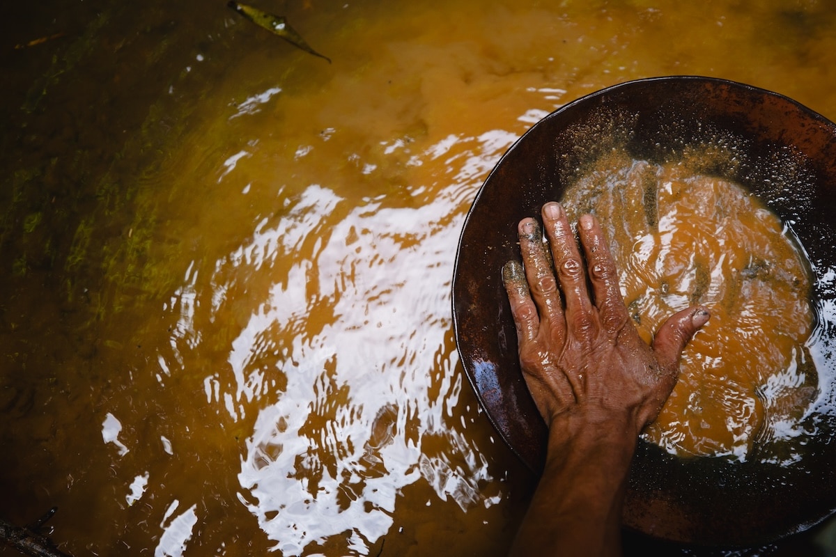 La ruta del mercurio: el metal tóxico que cruza de Nicaragua a Costa Rica oculto en goteros para los ojos