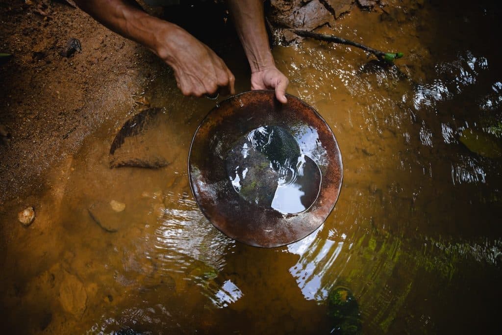 La ruta del mercurio: el metal tóxico que cruza de Nicaragua a Costa Rica oculto en goteros para los ojos