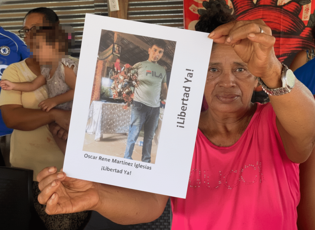 Anatomía de un cerco: irse para sobrevivir, quedarse para resistir en El Salvador de Bukele