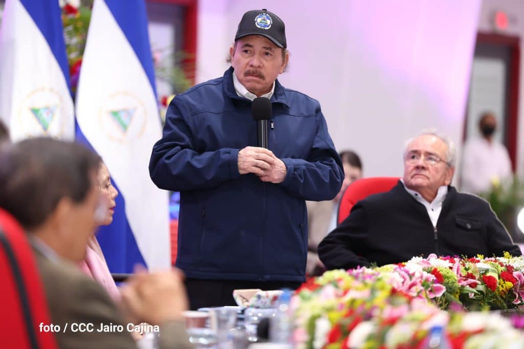El doble asalto del régimen al salario de los trabajadores públicos y a los impuestos en Nicaragua