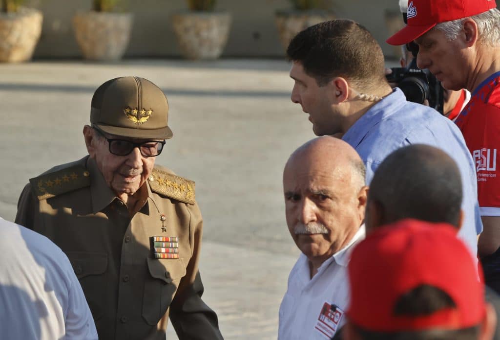 “Es un gran día”: Trump celebra imputación de Raúl Castro y EE.UU. despliega un portaaviones en el Caribe