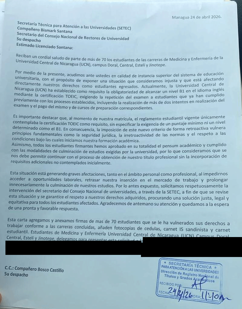 Más de 80 egresados de salud sin títulos desde 2023 siguen pagando exámenes de inglés para graduarse, en medio del déficit médico en Nicaragua
