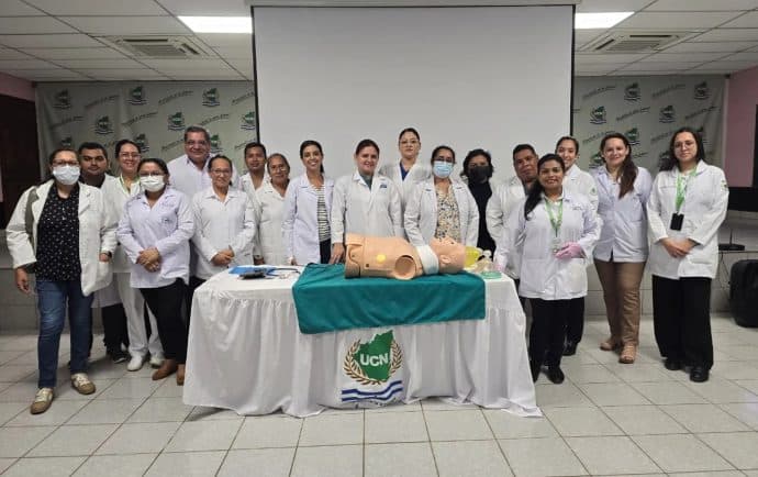 Más de 80 egresados de salud sin títulos desde 2023 siguen pagando exámenes de inglés para graduarse