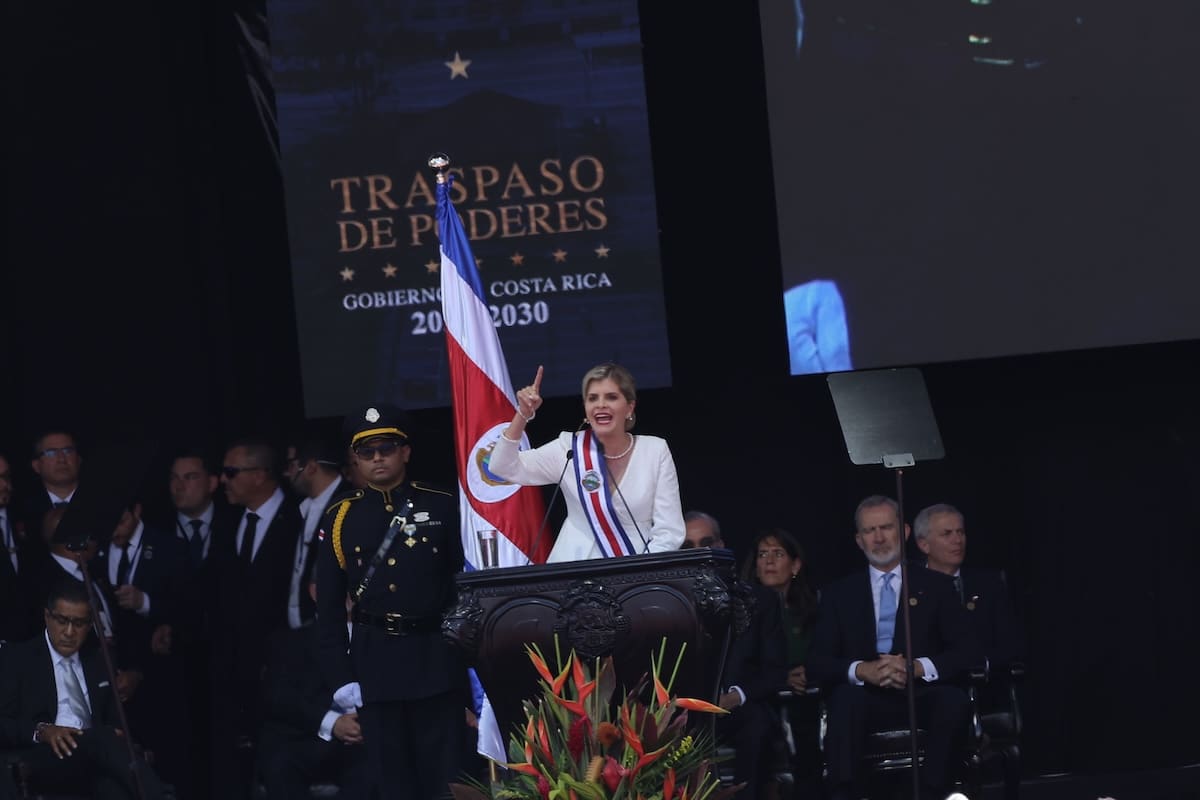 Laura Fernández assumes the presidency of Costa Rica and declares herself "heir of change" of Rodrigo Chaves