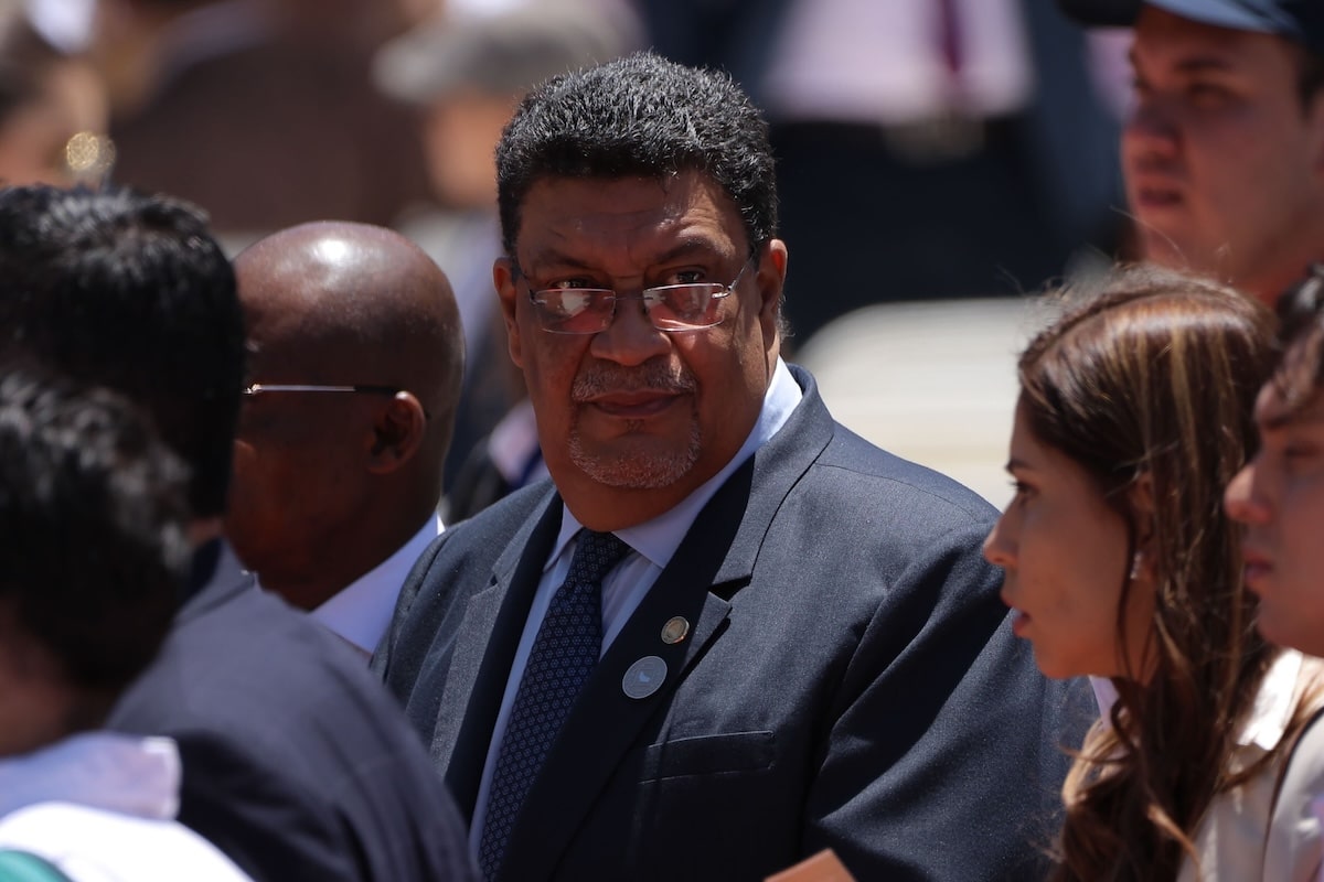 Laura Fernández asume la presidencia de Costa Rica y se declara “heredera del cambio” de Rodrigo Chaves