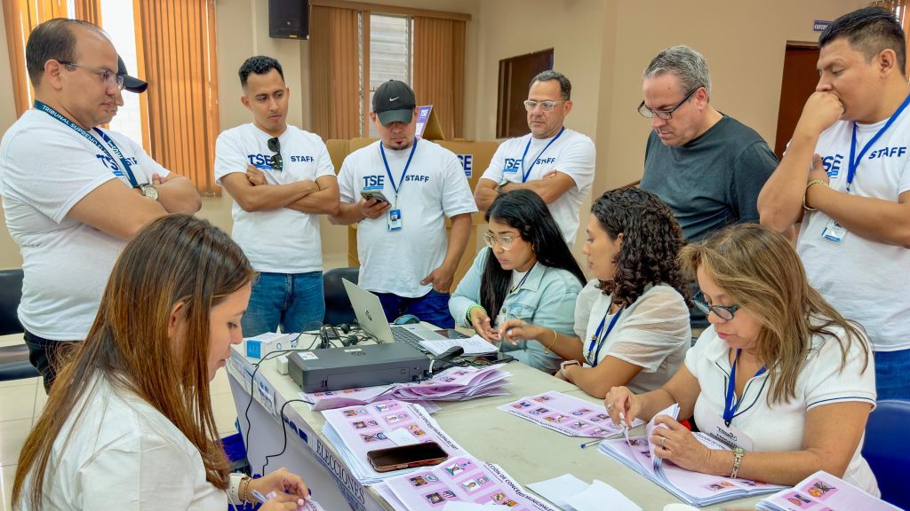 El último árbitro: Nuevas Ideas se toma el Tribunal Supremo Electoral en El Salvador